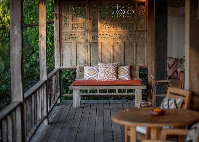 Villa Ayu Dira Heritage House *
