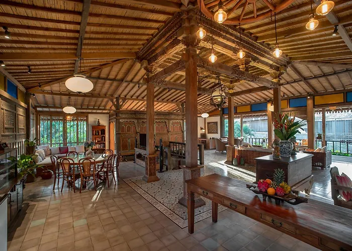 Villa Ayu Dira Heritage House *